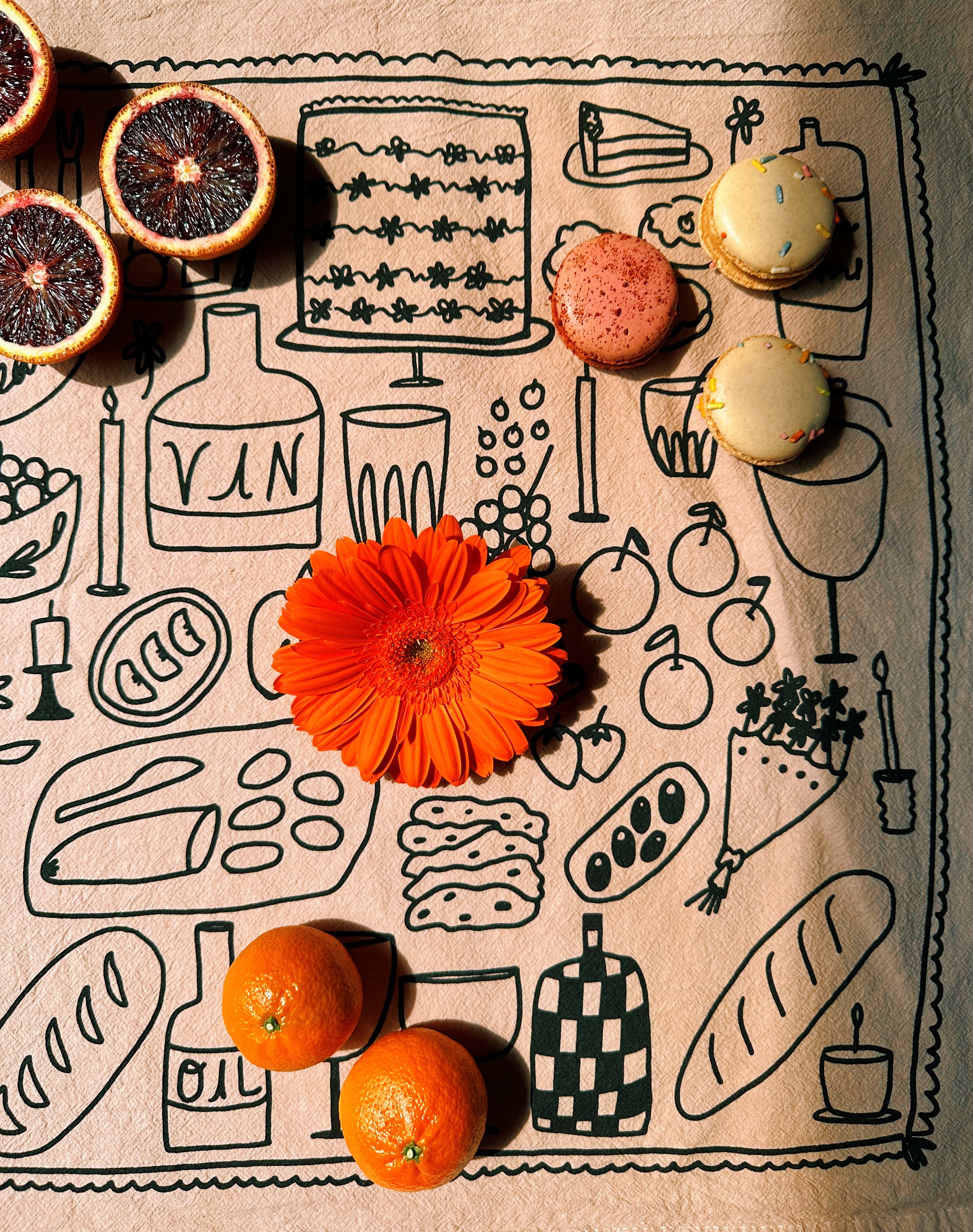 Picnic on Taupe Tea Towel – Julie Peach