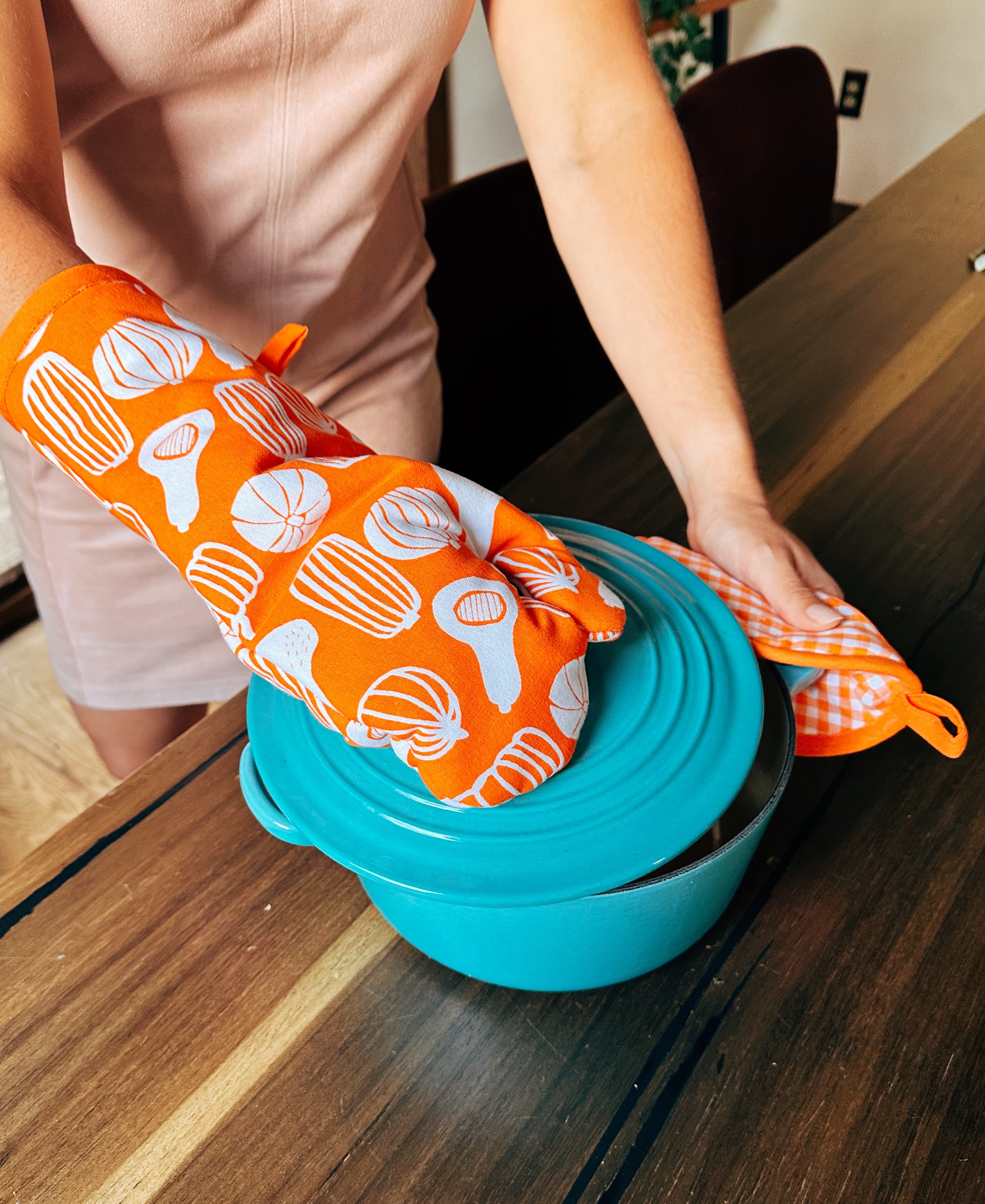 happy-mittu-.3.7 様 Gourds & Gingham Oven Mitt + Trivet Set – Julie Peach
